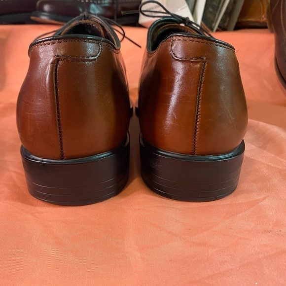 Allen Edmonds 10 1/2B - Picture 4 of 11